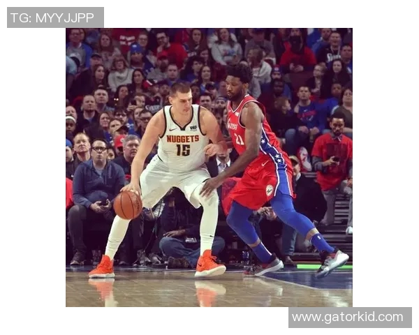 恩比德与球迷之间的对抗与理解：篮球场上的情感交锋与互动